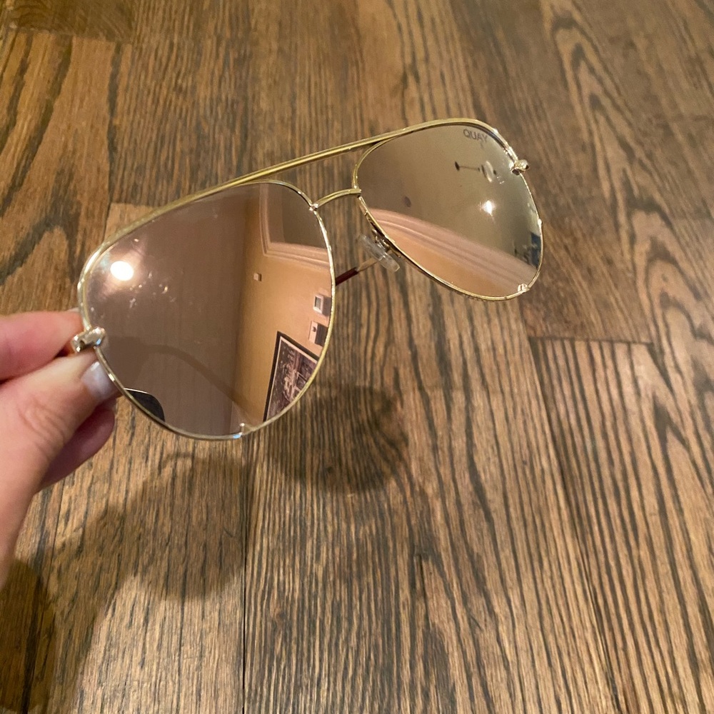 Quay High-Key Contrast Oversized Aviators